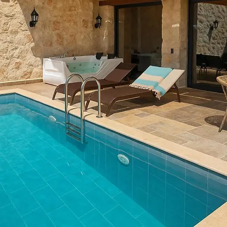 Villa Gulenden Ozel Havuzlu Korunakli Mustakil *