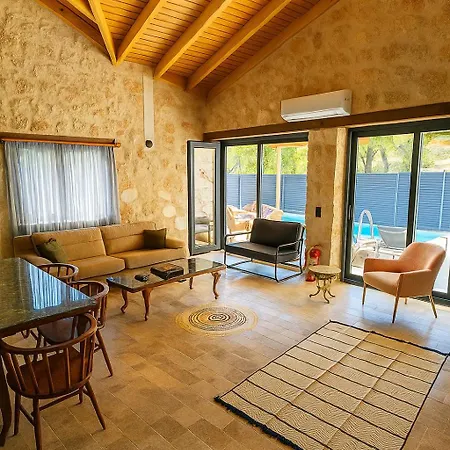 Villa Gulenden Ozel Havuzlu Korunakli Mustakil